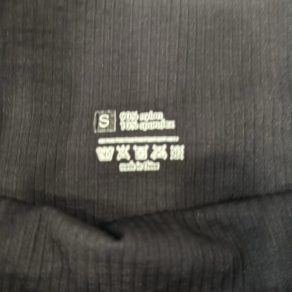 🔥NEW Black Women's Workout Set of leggings and Top🔥 - Picture 3 of 4